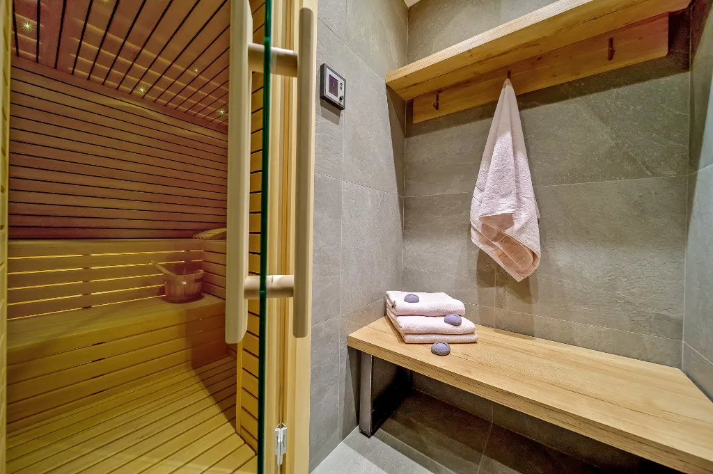 Contemporary 4-Bedroom Villa with Pool in Marina