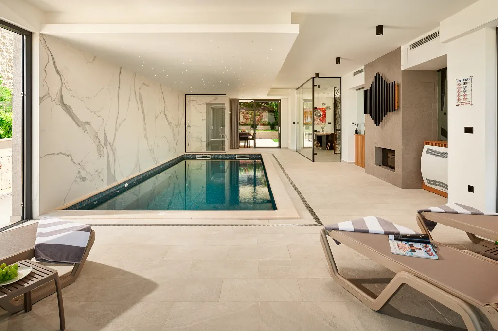 Contemporary 4-Bedroom Villa with Pool in Marina