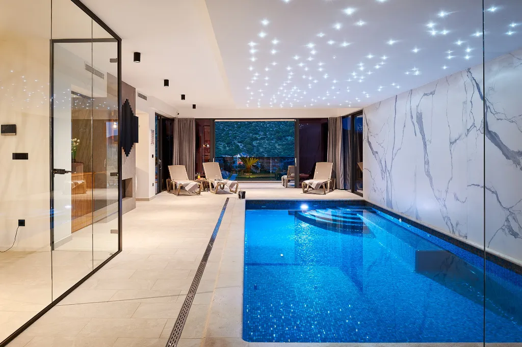 Contemporary 4-Bedroom Villa with Pool in Marina