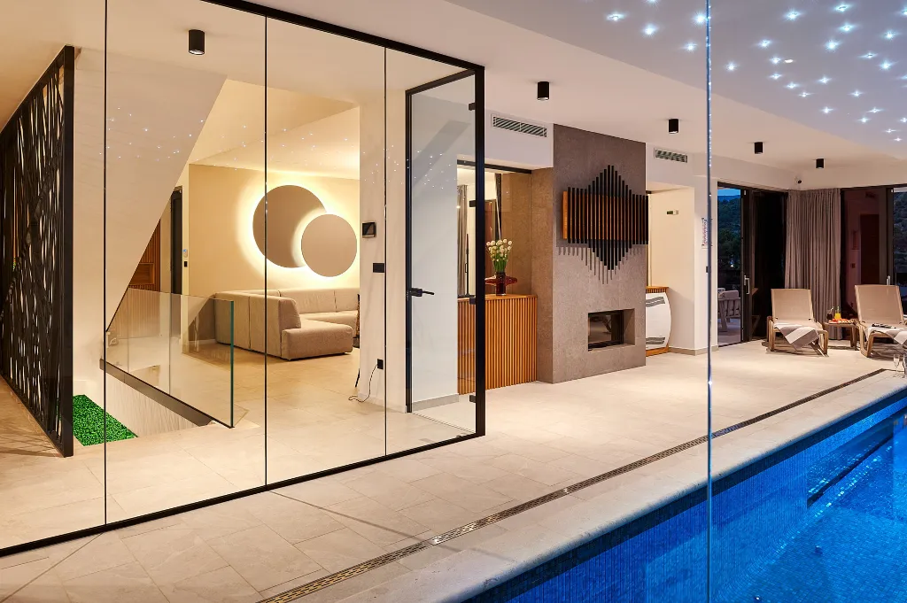 Contemporary 4-Bedroom Villa with Pool in Marina