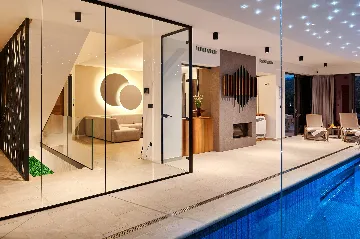 Contemporary 4-Bedroom Villa with Pool in Marina