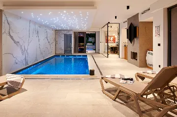 Contemporary 4-Bedroom Villa with Pool in Marina