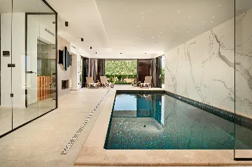 Contemporary 4-Bedroom Villa with Pool in Marina