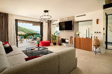 Contemporary 4-Bedroom Villa with Pool in Marina