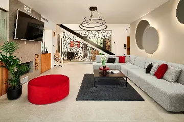 Contemporary 4-Bedroom Villa with Pool in Marina