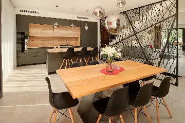 Contemporary 4-Bedroom Villa with Pool in Marina