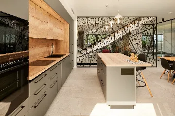 Contemporary 4-Bedroom Villa with Pool in Marina