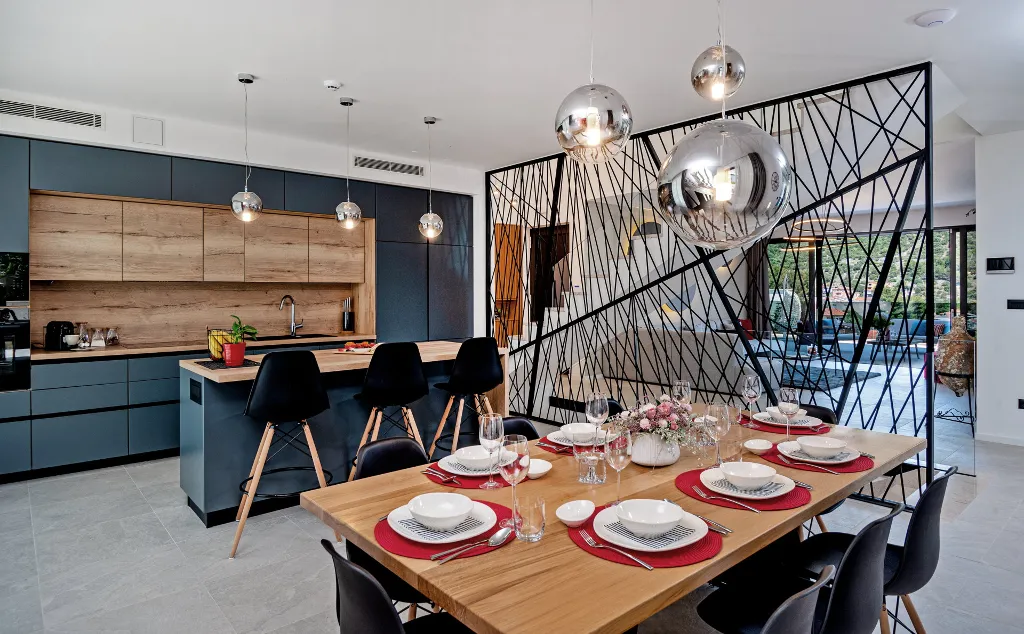 Contemporary 4-Bedroom Villa with Pool in Marina