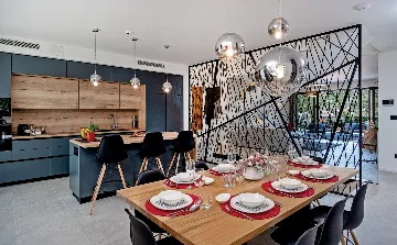 Contemporary 4-Bedroom Villa with Pool in Marina