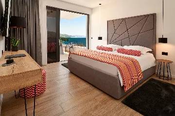 Contemporary 4-Bedroom Villa with Pool in Marina