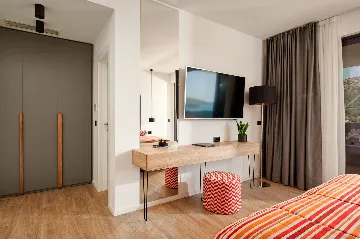 Contemporary 4-Bedroom Villa with Pool in Marina