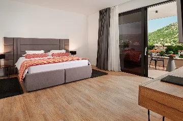 Contemporary 4-Bedroom Villa with Pool in Marina