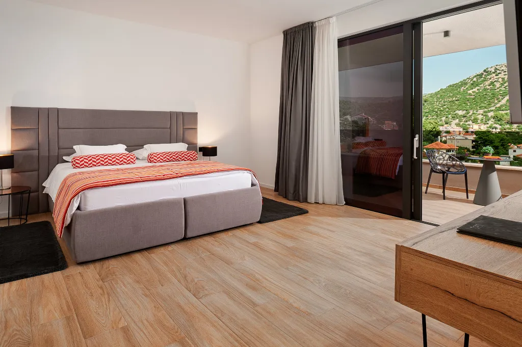 Contemporary 4-Bedroom Villa with Pool in Marina