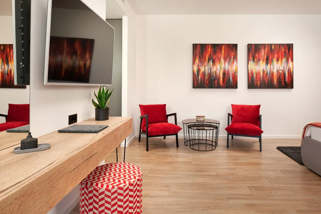 Contemporary 4-Bedroom Villa with Pool in Marina