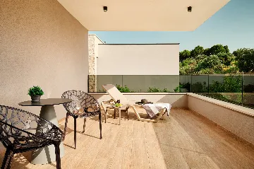 Contemporary 4-Bedroom Villa with Pool in Marina