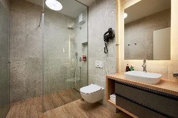 Contemporary 4-Bedroom Villa with Pool in Marina