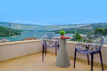 Contemporary 4-Bedroom Villa with Pool in Marina