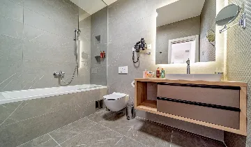 Contemporary 4-Bedroom Villa with Pool in Marina