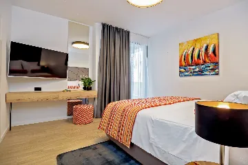 Contemporary 4-Bedroom Villa with Pool in Marina