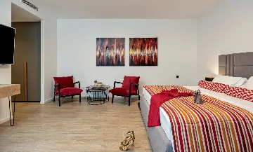 Contemporary 4-Bedroom Villa with Pool in Marina