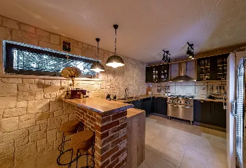 Contemporary 4-Bedroom Villa with Pool in Marina