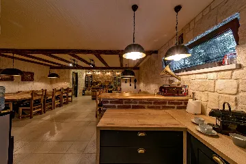 Contemporary 4-Bedroom Villa with Pool in Marina