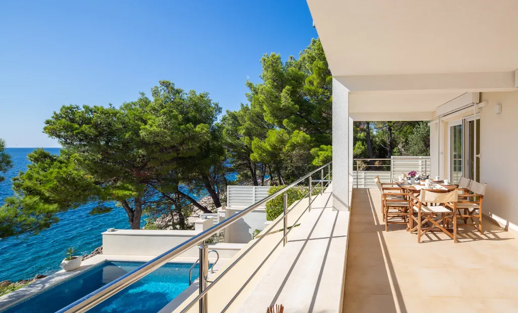 Seaside Villa with Pool in Primošten