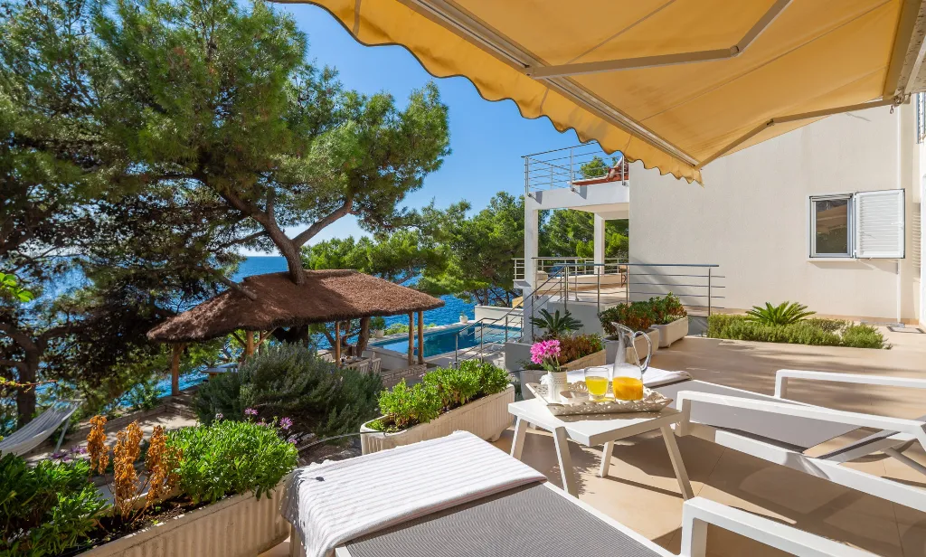 Seaside Villa with Pool in Primošten