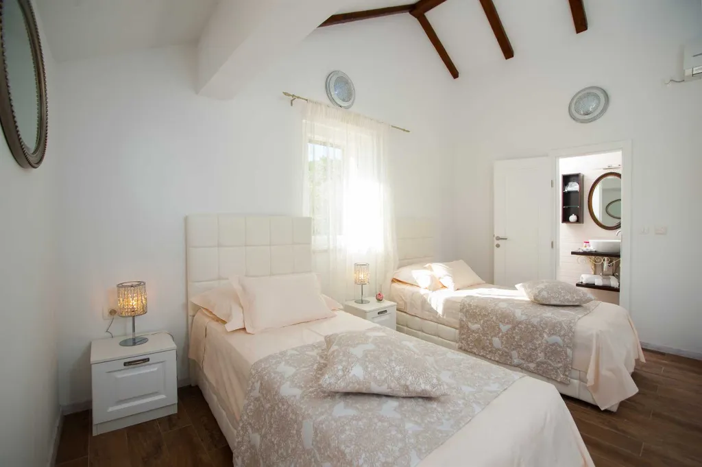 Seafront Villa Retreat with Pool, Milna