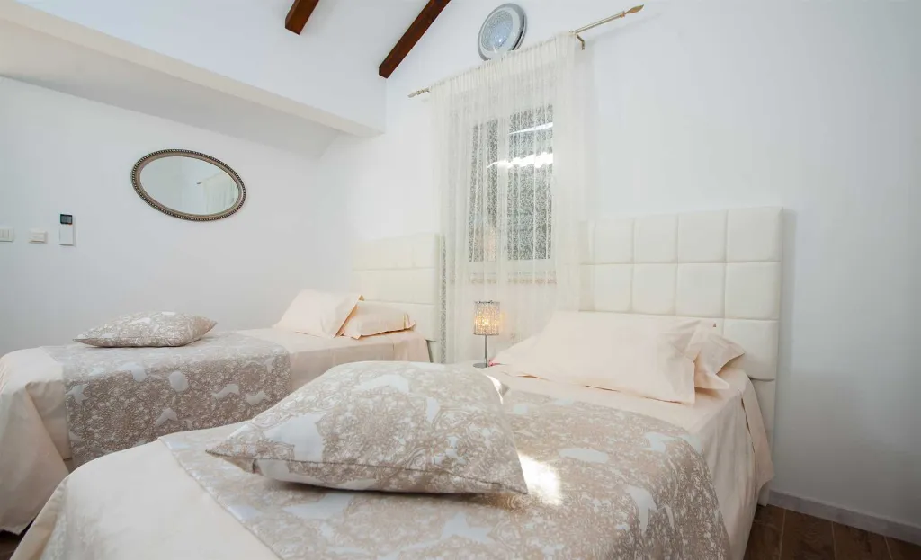 Seafront Villa Retreat with Pool, Milna