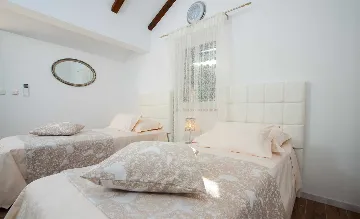 Seafront Villa Retreat with Pool, Milna