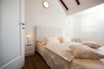 Seafront Villa Retreat with Pool, Milna