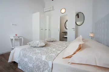 Seafront Villa Retreat with Pool, Milna