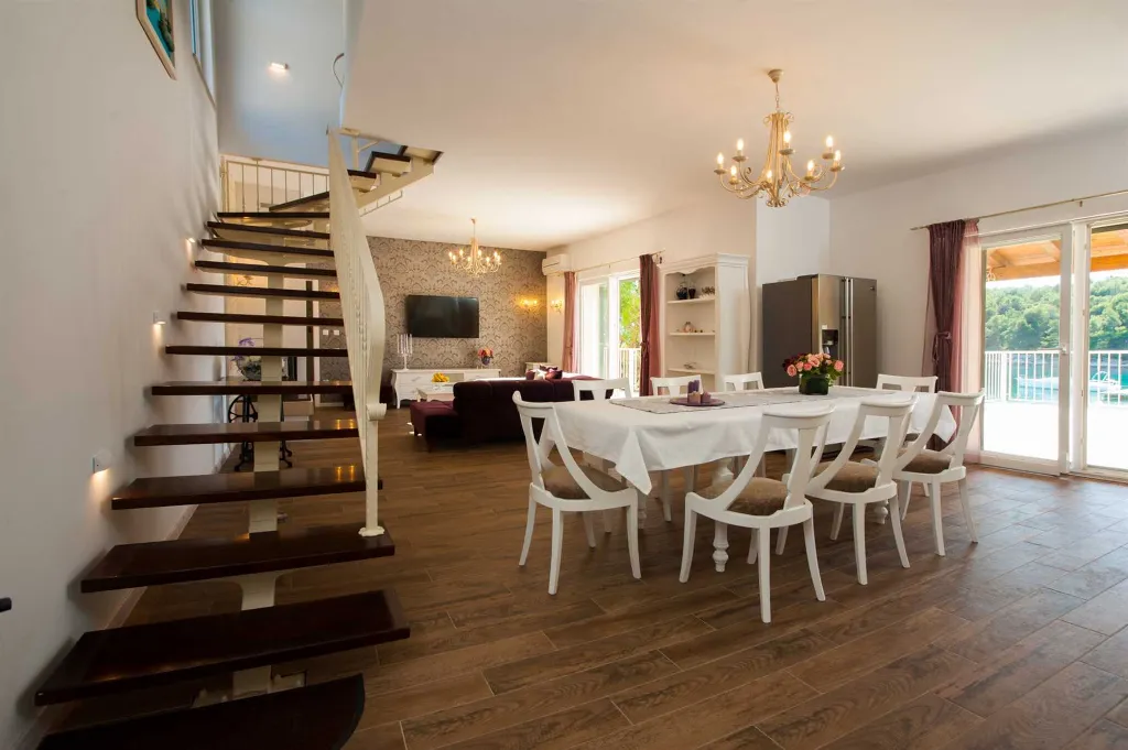 Seafront Villa Retreat with Pool, Milna