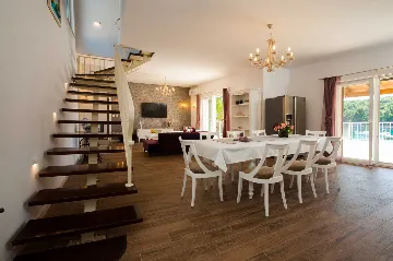 Seafront Villa Retreat with Pool, Milna