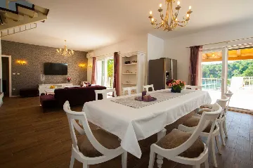 Seafront Villa Retreat with Pool, Milna