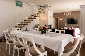 Seafront Villa Retreat with Pool, Milna