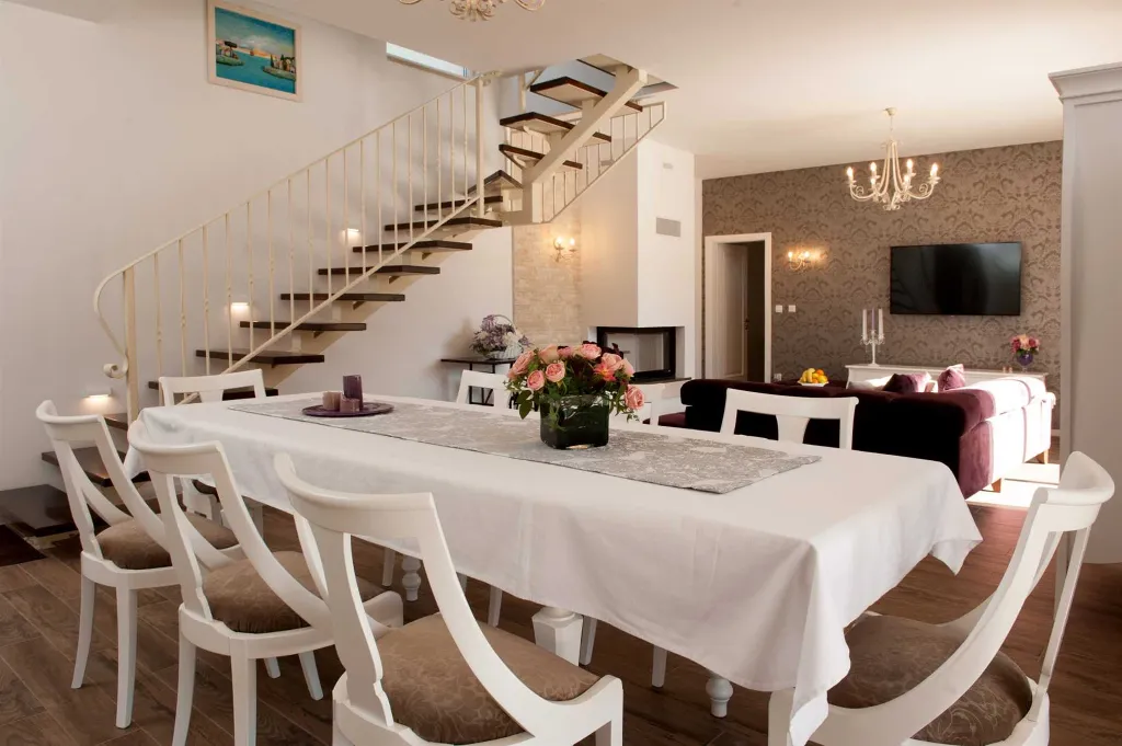 Seafront Villa Retreat with Pool, Milna