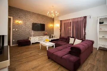 Seafront Villa Retreat with Pool, Milna