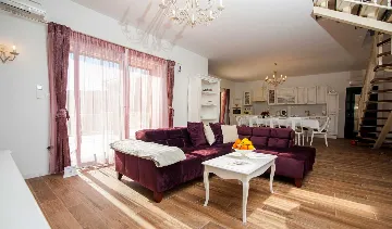 Seafront Villa Retreat with Pool, Milna