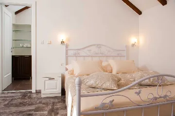 Seafront Villa Retreat with Pool, Milna