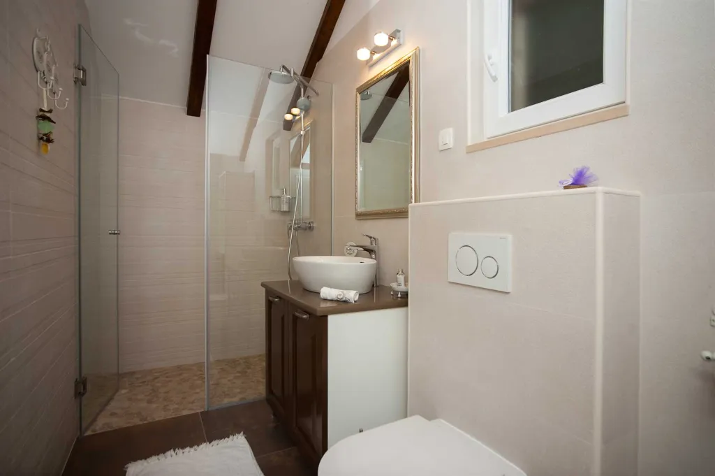 Seafront Villa Retreat with Pool, Milna