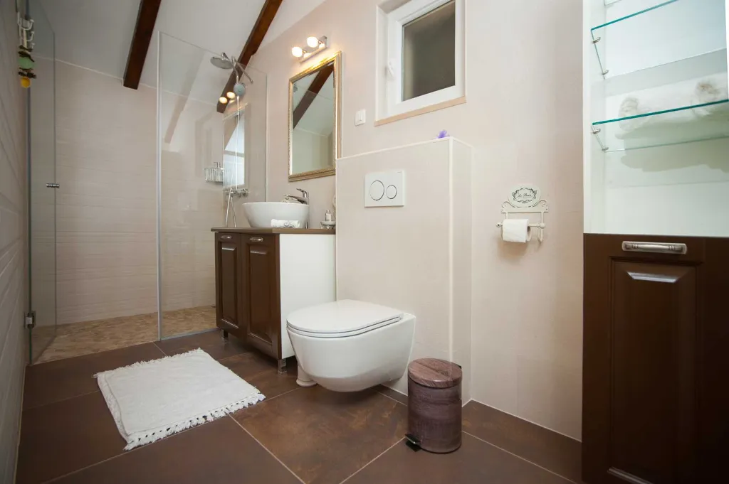 Seafront Villa Retreat with Pool, Milna