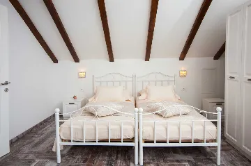 Seafront Villa Retreat with Pool, Milna