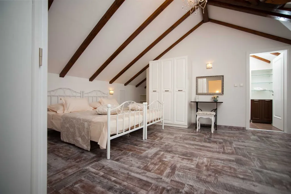 Seafront Villa Retreat with Pool, Milna