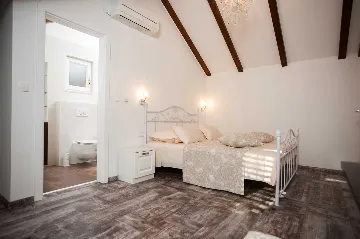 Seafront Villa Retreat with Pool, Milna