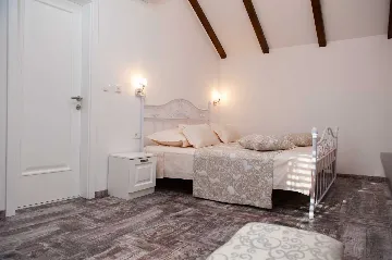 Seafront Villa Retreat with Pool, Milna