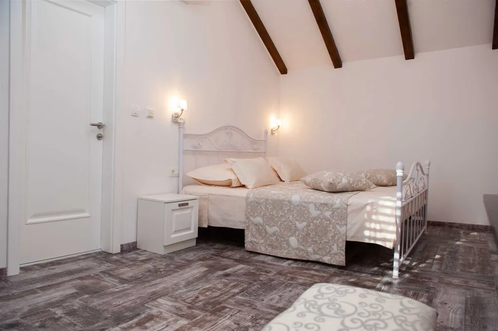 Seafront Villa Retreat with Pool, Milna
