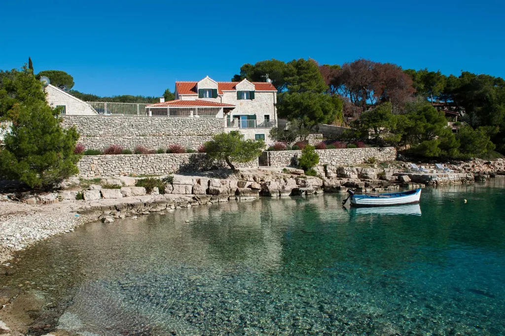 Seafront Villa Retreat with Pool, Milna