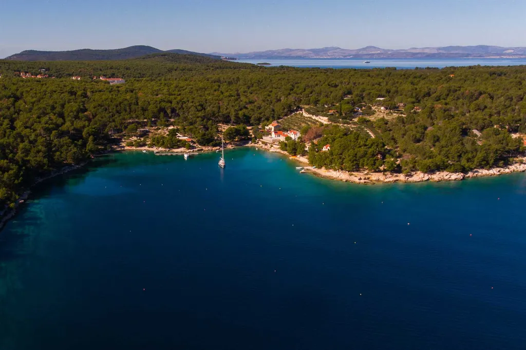 Seafront Villa Retreat with Pool, Milna